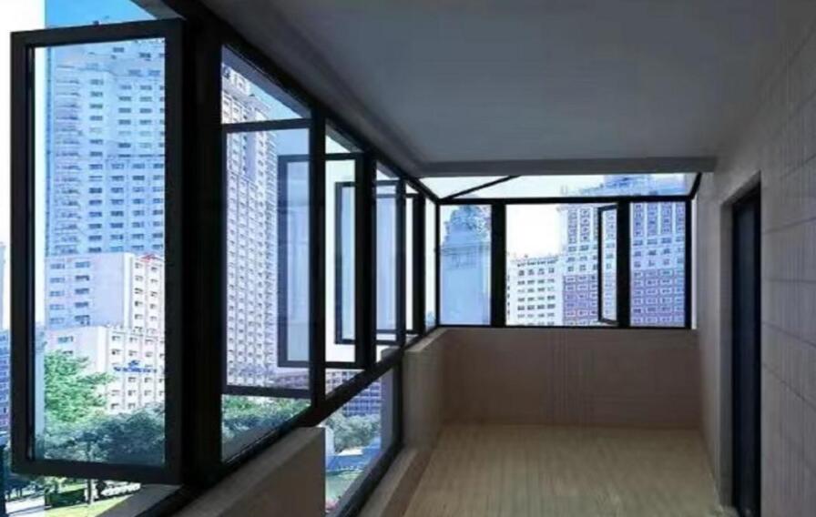铝合金门窗和塑钢门窗，这两个哪个更适合封阳台？